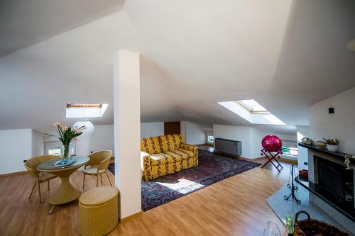 Imagen de la habitación del Hotel San Gerolamo. Foto 7
