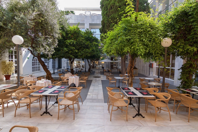 Imagen de la piscina del Hotel San Gil. Foto 16