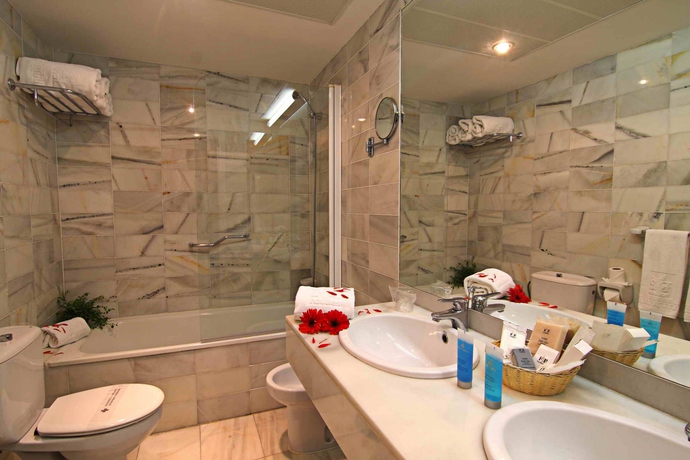 Imagen de la habitación del Hotel San Gil. Foto 15