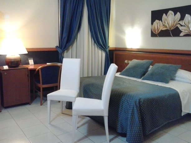Imagen de la habitación del Hotel San Giorgio, Bergamo. Foto 6