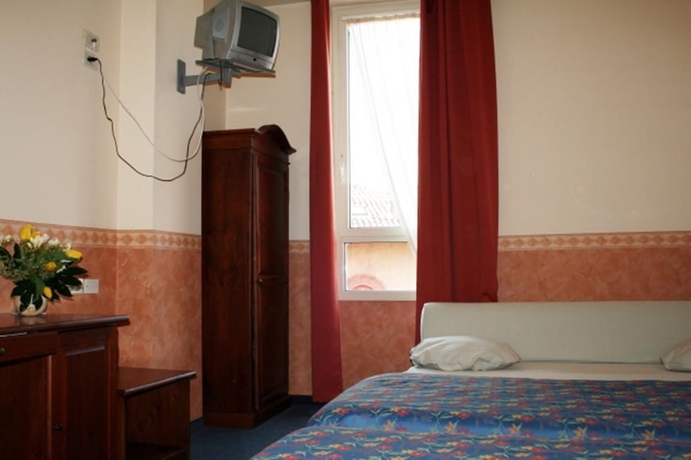 Imagen de la habitación del Hotel San Giorgio, Bolonia. Foto 9