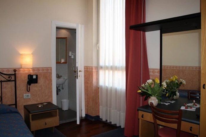 Imagen de la habitación del Hotel San Giorgio, Bolonia. Foto 10