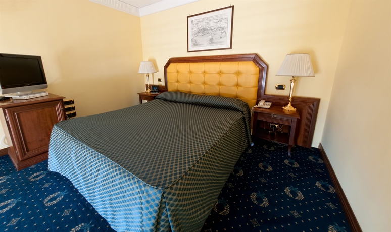 Imagen de la habitación del Hotel San Giorgio, Civitavecchia. Foto 8