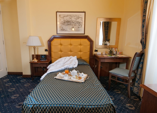 Imagen de la habitación del Hotel San Giorgio, Civitavecchia. Foto 12