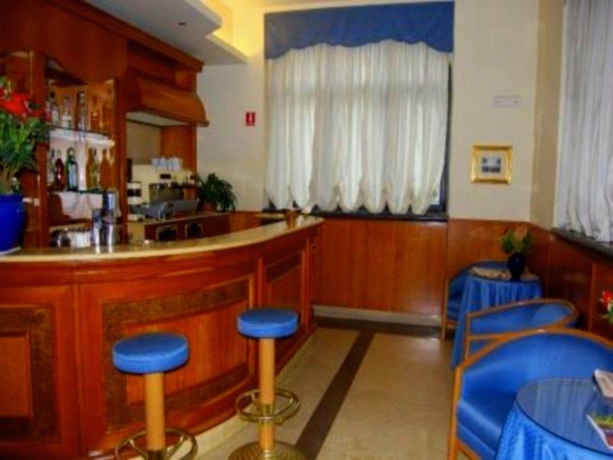 Imagen general del Hotel San Giorgio, Nápoles. Foto 1