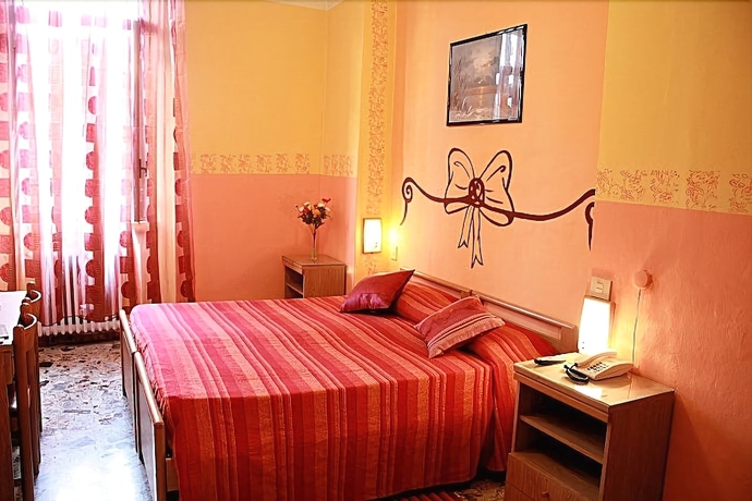 Imagen de la habitación del Hotel San Giovanni, Milán. Foto 2