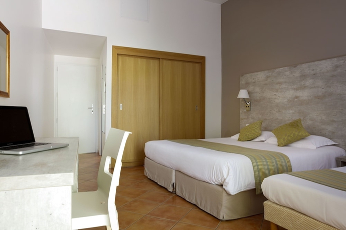Imagen de la habitación del Hotel San Giovanni, Porto Vecchio. Foto 9