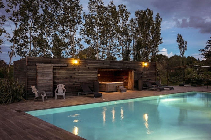 Imagen de la piscina del Hotel San Giovanni, Porto Vecchio. Foto 17