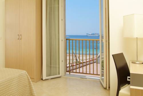 Imagen de la habitación del Hotel San Giuan. Foto 13