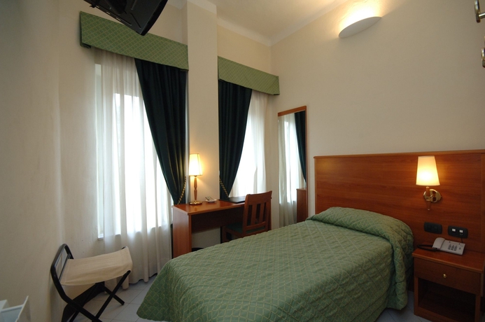 Imagen de la habitación del Hotel San Giuseppe, FINALE LIGURE. Foto 6