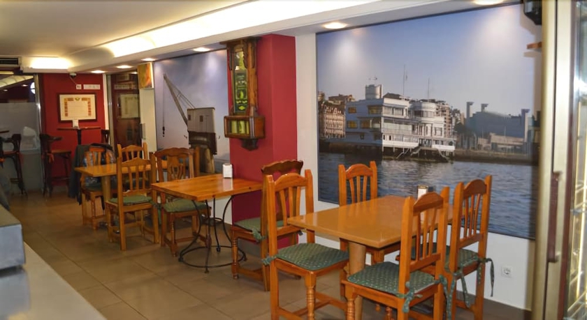 Imagen del bar/restaurante del Hotel San Glorio, Santander. Foto 6