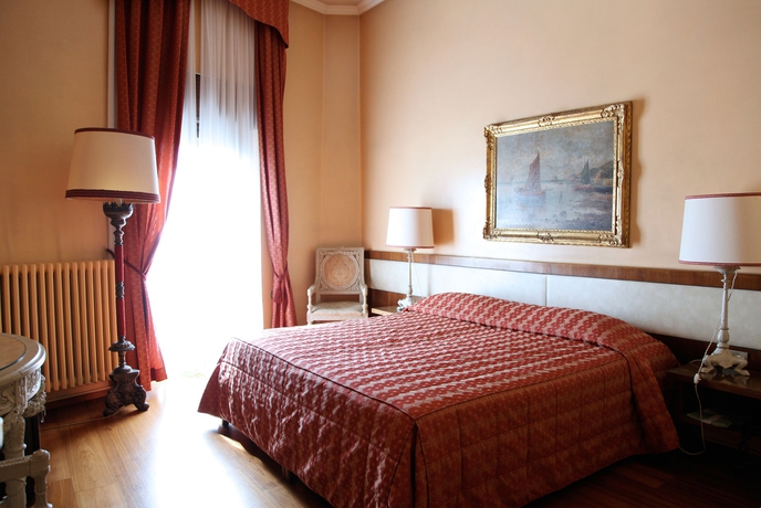 Imagen de la habitación del Hotel San Guido. Foto 5