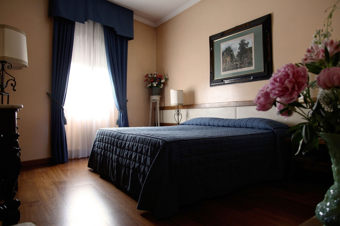 Imagen de la habitación del Hotel San Guido. Foto 7