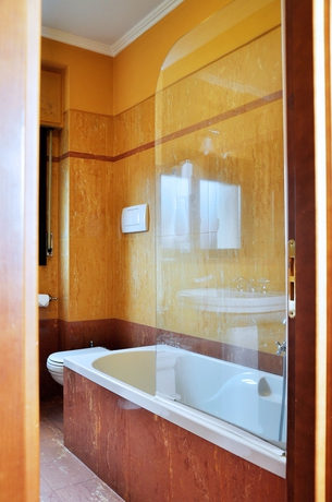 Imagen de la habitación del Hotel San Guido. Foto 12