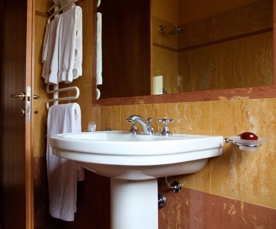 Imagen de la habitación del Hotel San Guido. Foto 14