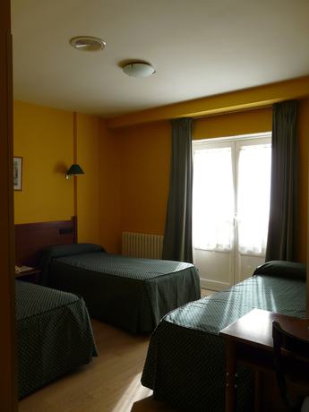 Imagen de la habitación del Hotel San Jacobo. Foto 2