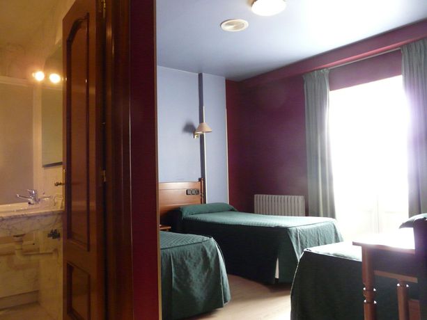 Imagen de la habitación del Hotel San Jacobo. Foto 3