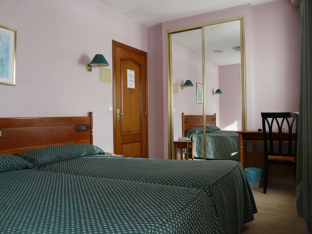 Imagen de la habitación del Hotel San Jacobo. Foto 5