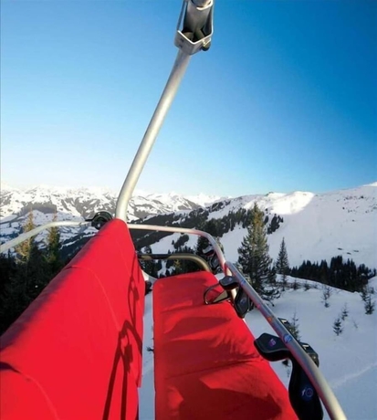 Imagen de la piscina del Hotel San Jahorina. Foto 18