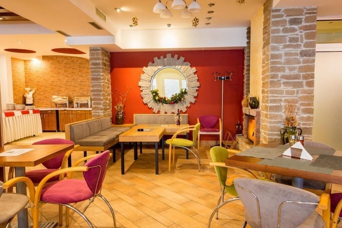 Imagen del bar/restaurante del Hotel San Jahorina. Foto 2