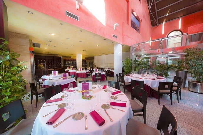 Imagen del bar/restaurante del Hotel San Juan De Los Reyes. Foto 1