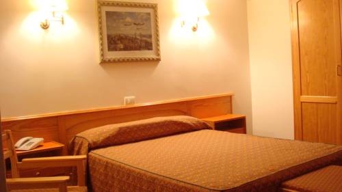 Imagen de la habitación del Hotel San Juan II. Foto 3