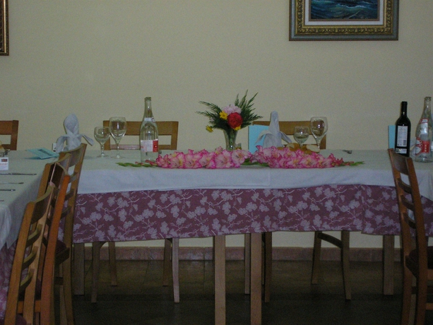 Imagen del bar/restaurante del Hotel San Juan, REVILLA DE CAMARGO. Foto 3