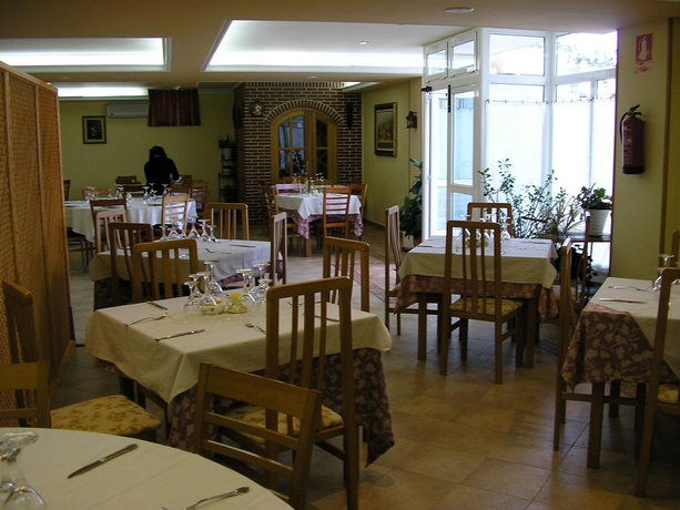 Imagen del bar/restaurante del Hotel San Juan, REVILLA DE CAMARGO. Foto 5