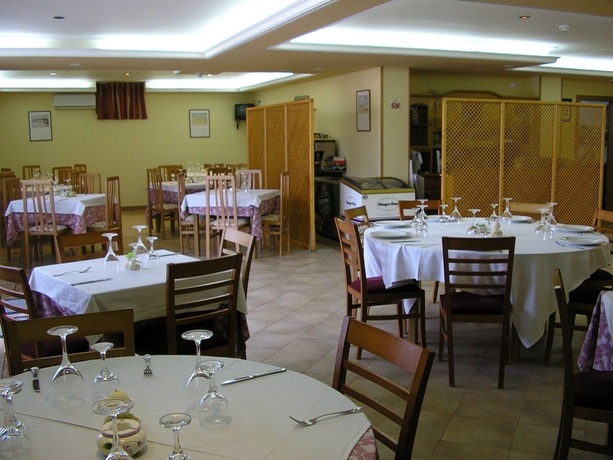 Imagen del bar/restaurante del Hotel San Juan, REVILLA DE CAMARGO. Foto 6