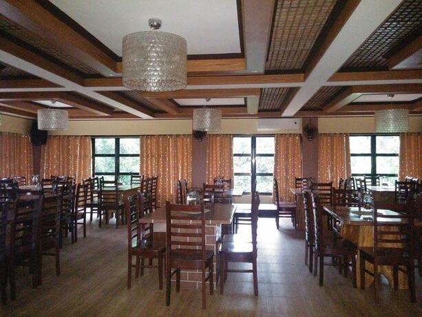 Imagen del bar/restaurante del Hotel San Juan Suites. Foto 16