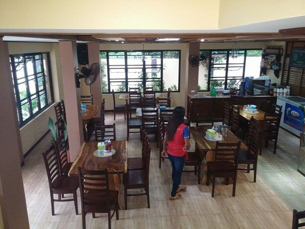 Imagen del bar/restaurante del Hotel San Juan Suites. Foto 18