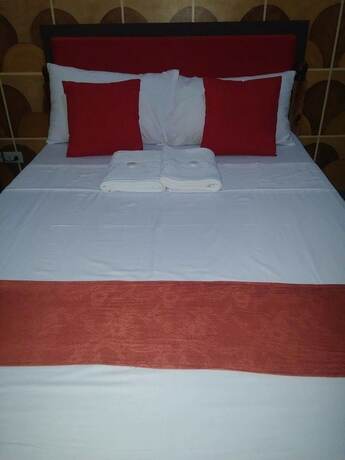 Imagen de la habitación del Hotel San Juan Suites. Foto 28