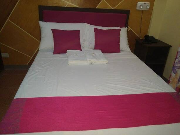 Imagen de la habitación del Hotel San Juan Suites. Foto 32