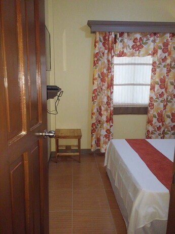 Imagen de la habitación del Hotel San Juan Suites, San Juan (Batangas). Foto 19