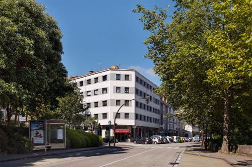 Imagen de los exteriores del Hotel San Lazaro. Foto 8