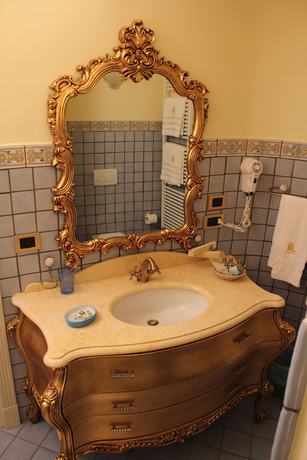 Imagen de la habitación del Hotel San Leo. Foto 8
