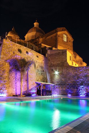 Imagen de la piscina del Hotel San Leo. Foto 18