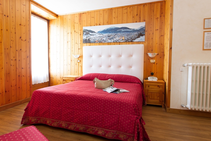 Imagen de la habitación del Hotel San Lorenzo, Bormio. Foto 9