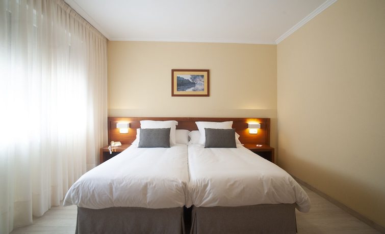 Imagen de la habitación del Hotel San Lorenzo, Santiago de Compostela. Foto 4