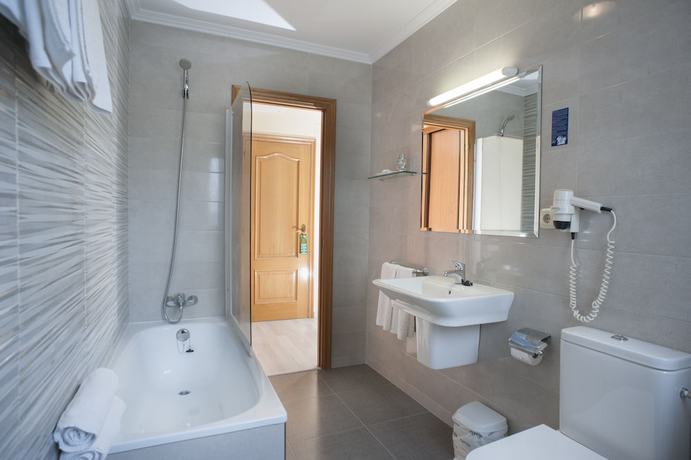 Imagen de la habitación del Hotel San Lorenzo, Santiago de Compostela. Foto 15