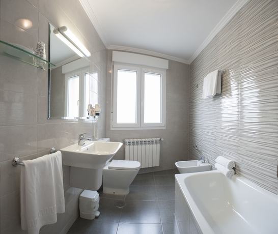 Imagen de la habitación del Hotel San Lorenzo, Santiago de Compostela. Foto 16