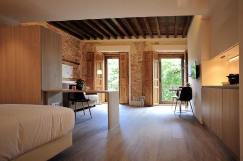 Imagen de la habitación del Hotel San Lorenzo Suites. Foto 10