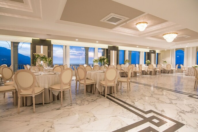 Imagen del bar/restaurante del Hotel San Lorenzo & Spa. Foto 15