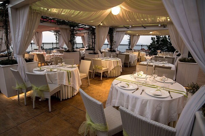 Imagen del bar/restaurante del Hotel San Lorenzo & Spa. Foto 16