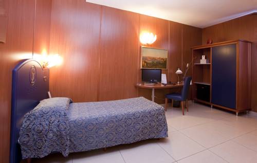 Imagen de la habitación del Hotel San Luca, Battipaglia. Foto 5