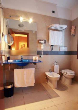 Imagen de la habitación del Hotel San Luca, Battipaglia. Foto 8