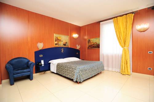 Imagen de la habitación del Hotel San Luca, Battipaglia. Foto 11