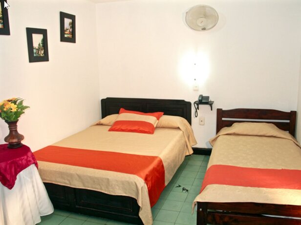 Imagen de la habitación del Hotel San Luis Plaza. Foto 8