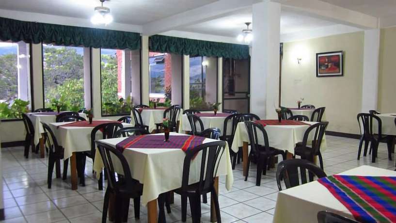 Imagen del bar/restaurante del Hotel San Luis de la Sierra. Foto 2