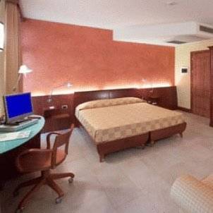 Imagen de la habitación del Hotel San Marco, CARMAGNOLA. Foto 3